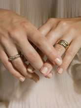 Load image into Gallery viewer, 8cf81fd3-e44b-4096-b0c9-c7850200654c:1:model:women