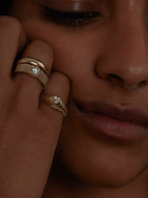 Load image into Gallery viewer, 8cf81fd3-e44b-4096-b0c9-c7850200654c:2:model:women