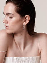 Load image into Gallery viewer, 3d4a9dd6-2113-4adf-a9a3-67404de406ed:3:model:women