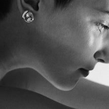 Load image into Gallery viewer, 3af54937-fa06-440c-b1bc-d1262cf4749a:1:editorial:women
