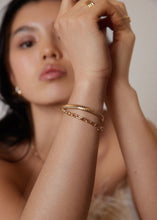 Load image into Gallery viewer, 315d0a88-3d7b-4412-8b52-b18be872ed90:5:model:women
