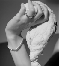Load image into Gallery viewer, b98814b4-d0b3-4cfb-951c-a26c5f4d5a59:1:editorial:women
