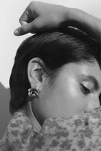 Load image into Gallery viewer, a80d5aa4-7074-4754-8539-e43987010bab:1:model:women
