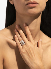 Load image into Gallery viewer, 4cdbe8d0-3711-4765-bb45-c48f14f37e88:3:model:women
