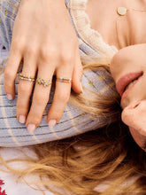 Load image into Gallery viewer, 25a58cf8-d9e2-4d06-b0e0-4233de895579:1:model:women
