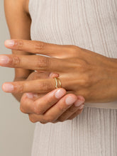 Load image into Gallery viewer, e206f1a8-1f79-4972-a50d-5c8c9dbc9903:4:model:women
