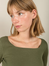 Load image into Gallery viewer, 22b5fa0b-12c8-4ec9-a59e-2cf8a23feb2e:1:model:women
