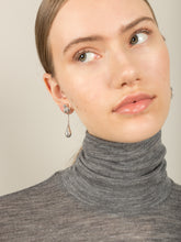 Load image into Gallery viewer, eb870f17-32e4-4947-8f94-ebda3e9df31c:1:model:women
