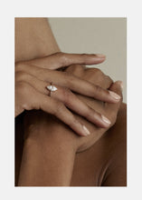 Load image into Gallery viewer, 2c8f8e91-9d5e-44e2-875c-1ab527cd9c25:2:editorial:women
