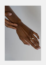 Load image into Gallery viewer, d09943ac-52ad-4ec7-ad41-35566d1f9d63:1:editorial:women
