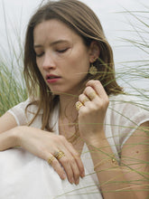 Load image into Gallery viewer, adaa3f97-f8f7-424b-b8cf-1407f55e38ac:4:editorial:women
