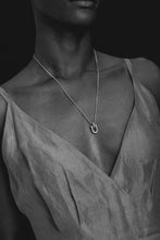 Load image into Gallery viewer, cc3129cf-4457-4da9-bc18-1f4123978326:2:model:women
