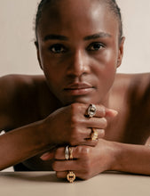 Load image into Gallery viewer, 112011c7-6662-4ac4-a73a-e4236659393a:6:model:women
