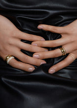Load image into Gallery viewer, aa2dd58d-7f5d-4eab-bed2-9e7a1e9a0ff6:1:editorial:women
