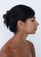 Load image into Gallery viewer, eab35d73-2945-4da5-a4f8-3d55f66b346a:3:model:women
