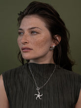 Load image into Gallery viewer, 744cc119-b681-4255-aab6-177d38741f6d:1:model:women

