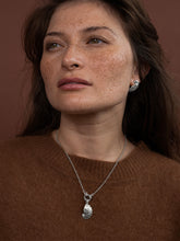Load image into Gallery viewer, 54cba3bf-68ce-4bd8-a96c-a25b626f3de1:2:model:women
