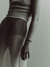 Load image into Gallery viewer, 19684b12-b4b5-4f3c-9419-749ee5aec28c:5:model:women
