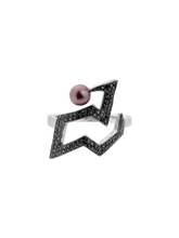 Load image into Gallery viewer, Snaketric edgy ring silver with black diamonds
