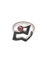 Load image into Gallery viewer, Snaketric edgy ring silver with black diamonds
