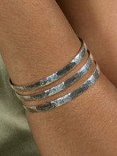 Load image into Gallery viewer, 25mm triple bar nomad cuff

