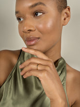 Load image into Gallery viewer, 4c0a3737-82cb-424d-830f-ab0359d80fef:2:model:women

