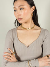 Load image into Gallery viewer, 929036f9-6d64-400f-92e4-5b45bb0f6394:3:model:women
