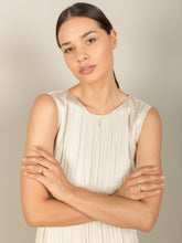 Load image into Gallery viewer, 23d1e663-2b44-4f2a-92b7-8662f0630ef2:2:model:women
