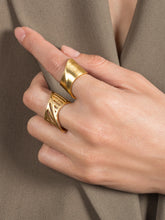 Load image into Gallery viewer, Sharch solid ring gold
