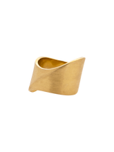 Load image into Gallery viewer, Sharch solid ring gold
