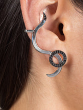 Load image into Gallery viewer, Snaketric ear cuff silver with black diamonds
