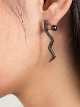 Load image into Gallery viewer, Snaketric edgy earrings silver with black diamonds and pearls

