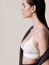 Load image into Gallery viewer, 190870a7-fb70-4471-8e50-8e418230b53f:3:model:women
